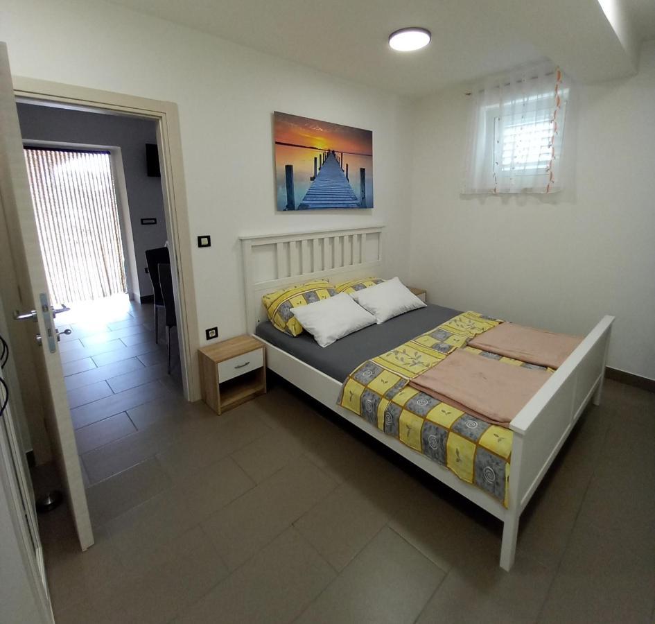 יאדראנובו Apartmani Nizic מראה חיצוני תמונה